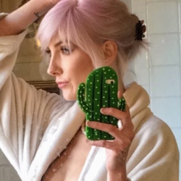 Meet your Posher, Meredith ✨ - Picture 2 of 8